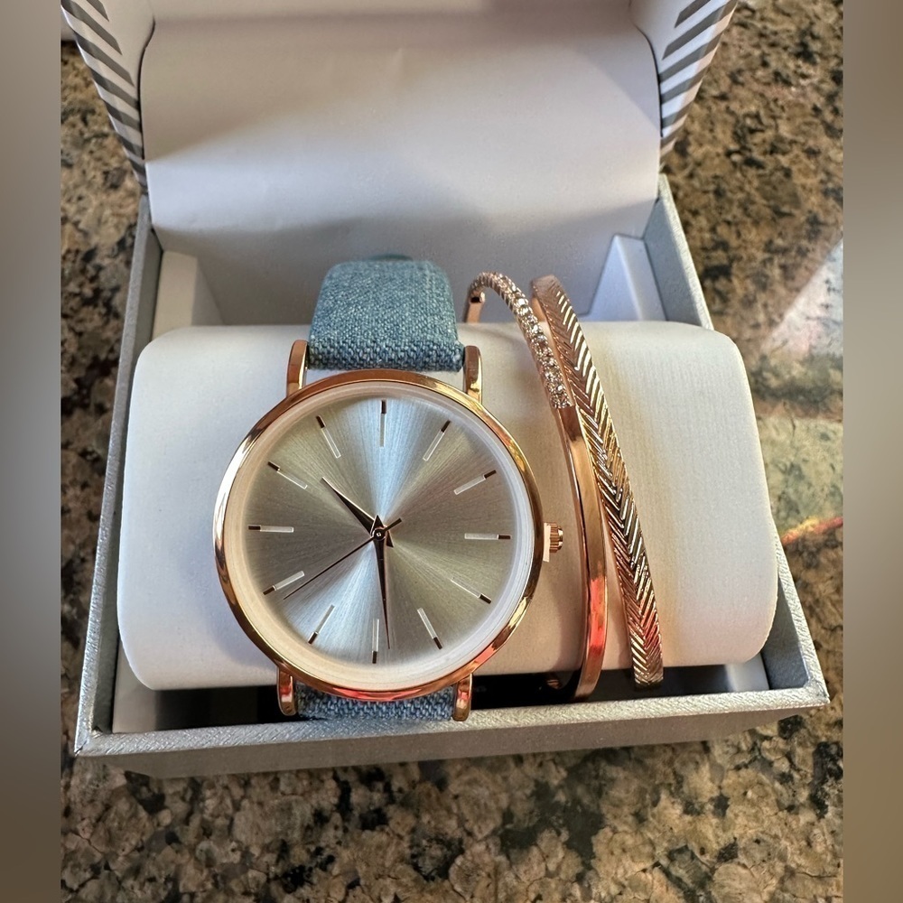 New in box Women's Gold-Tone Denim Strap Watch Set 36.8mm